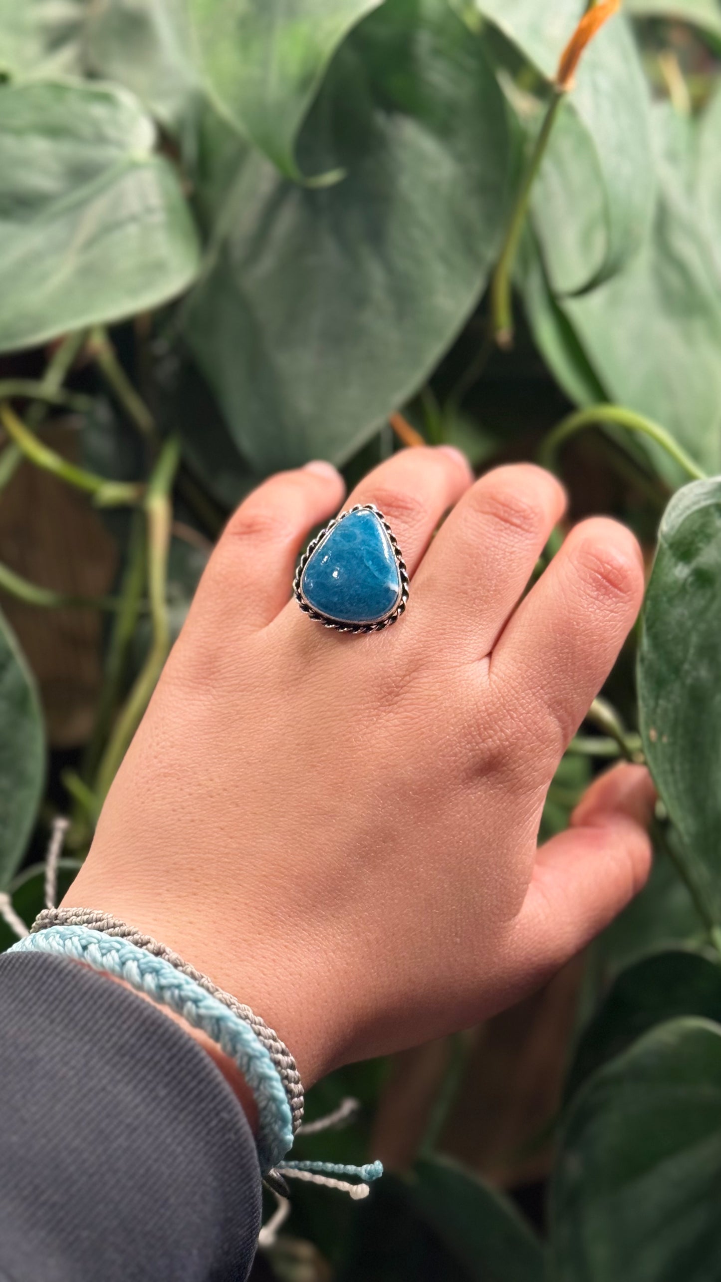 Apatite stone adjustable ring
