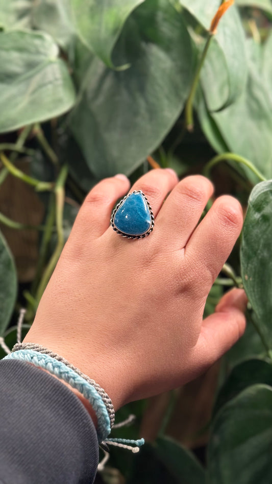 Apatite stone adjustable ring