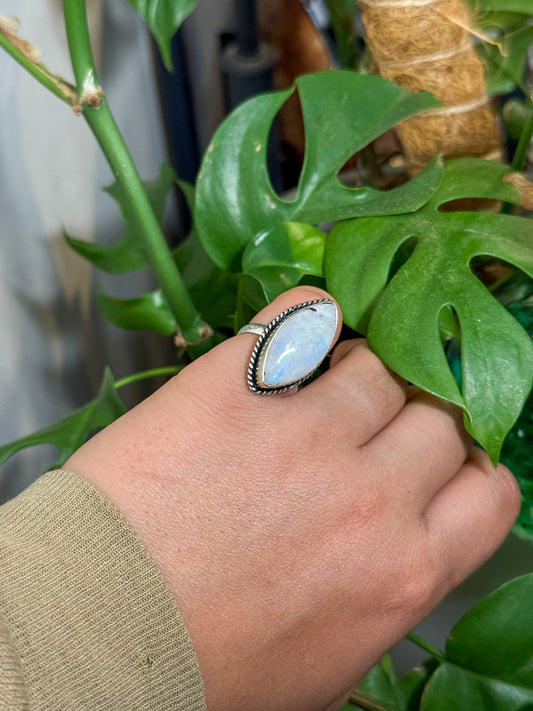 Moon stone size 6 stone ring