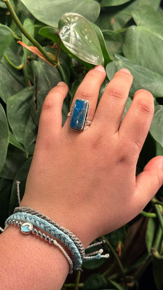 Apatite stone adjustable ring