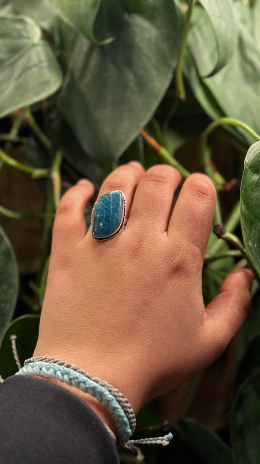 Apatite stone adjustable ring
